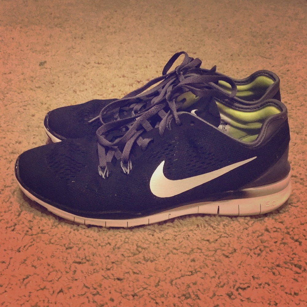 Black nike free 5.0 size 7. Great condition